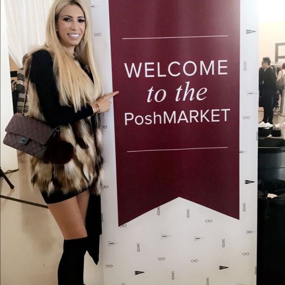 MEET YOUR POSHER - EVELYN JIMENEZ TOP SELLER ❤️ - Picture 2 of 11